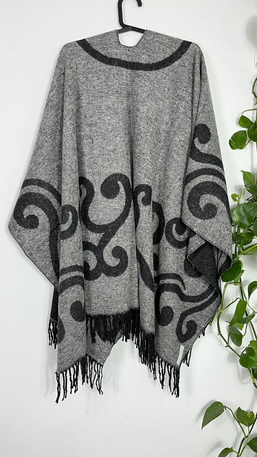 Çift Taraflı Yünlü Kadın Panço