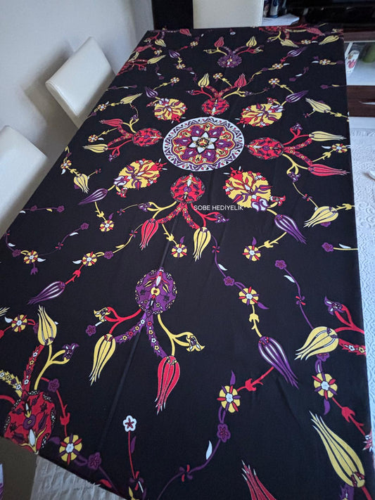 Siyah Etnik Motifli Dikdörtgen Masa Örtüsü – 230×175 cm