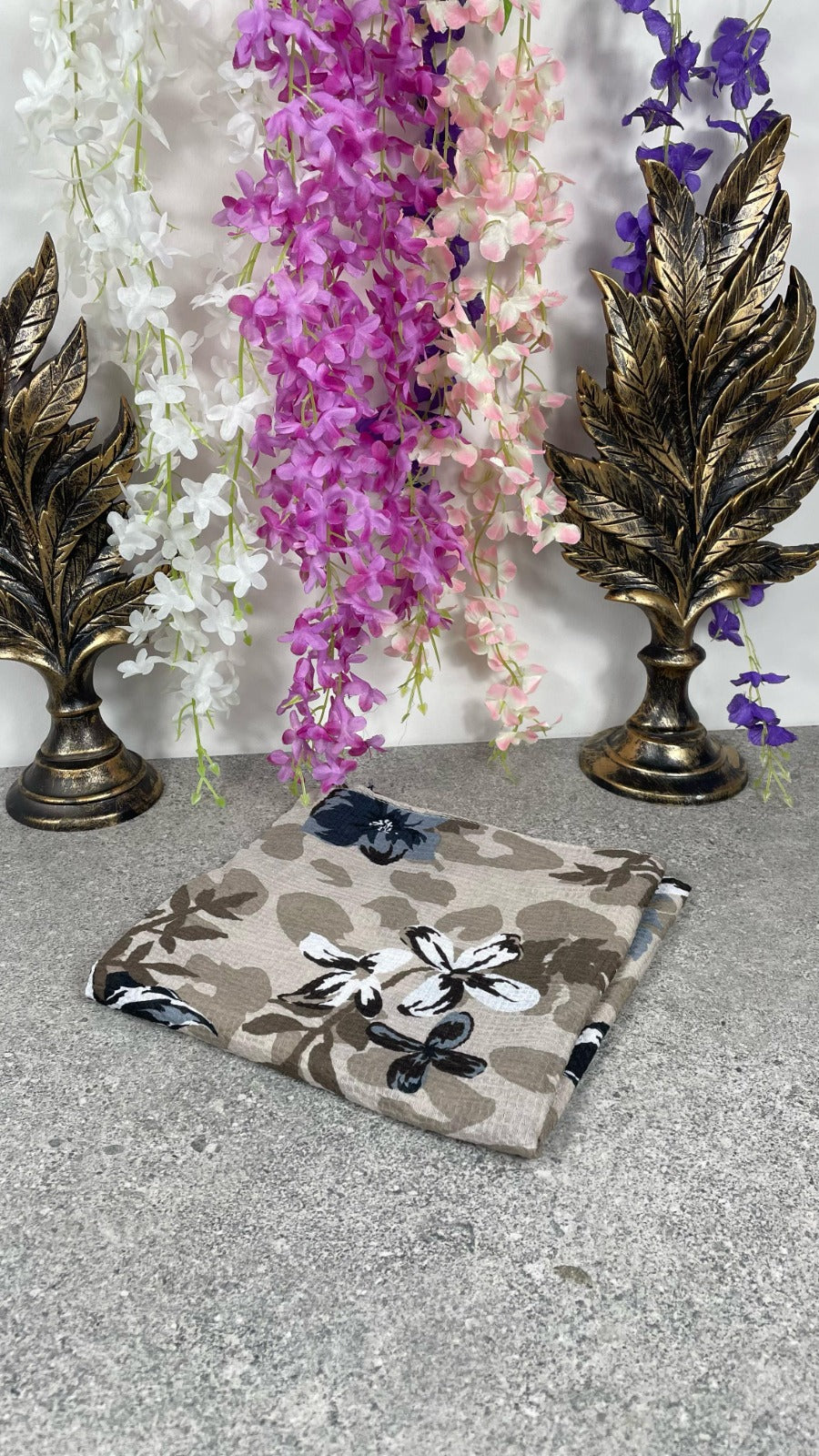 Bej Zeminli Kahverengi Çiçek Desenli Pamuklu Yazma – 100x100 cm Eşarp | Yumuşak ve Nefes Alan Kumaş