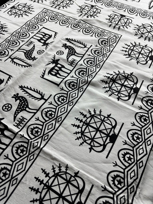 Siyah Beyaz Etnik Desenli Kadife Masa Örtüsü 150x220 cm – Şık ve Kolay Temizlenebilir Dikdörtgen Örtü