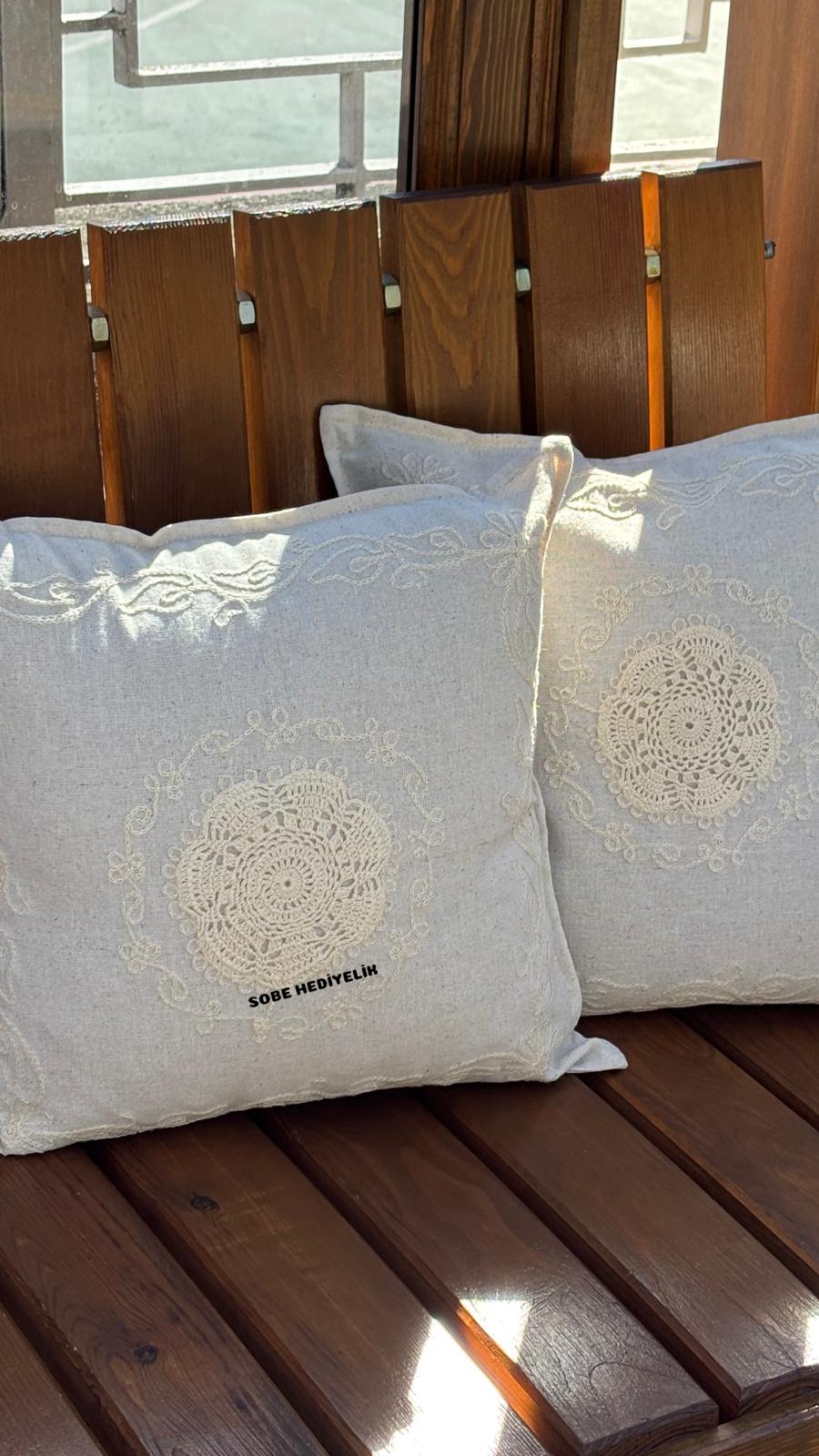 Keten 2Li Kırlent Kılıfı 40x40 cm – Dantelli & Örgü Detaylı Dekoratif Yastık Kılıfı