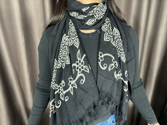 Siyah Çiçek Baskılı Pamuklu Şal