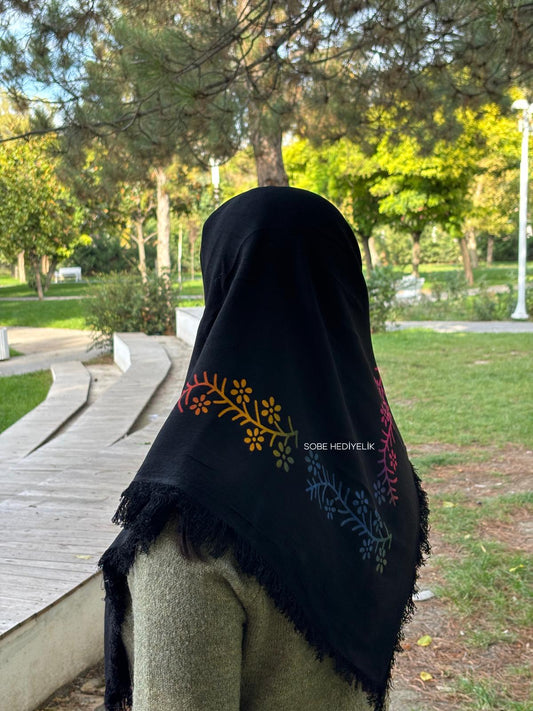 Siyah Baskılı Püsküllü Desenli Yazma Eşarp