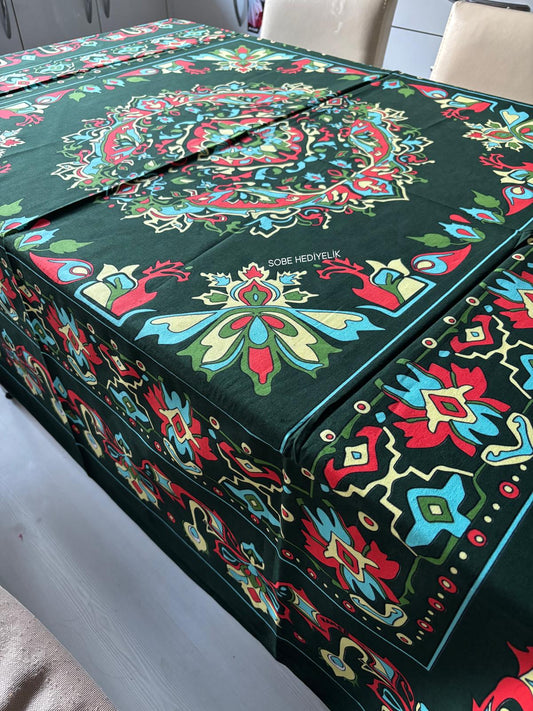 Etnik Desenli Yeşil Kare Masa Örtüsü 170x170