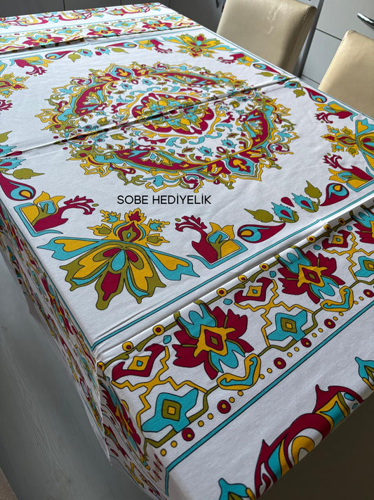 Etnik Desenli Kare Masa Örtüsü