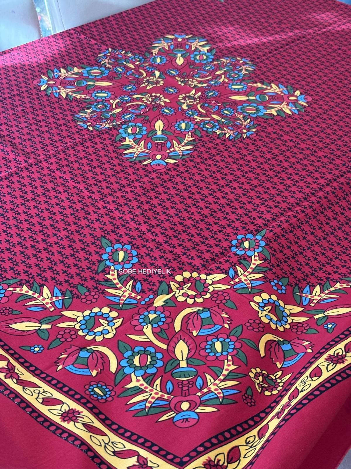 Etnik Desenli Kırmızı Kare Masa Örtüsü – Pamuklu 170×170 cm