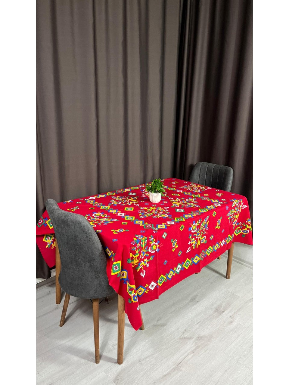 Yöresel Tokat Çiçek Desenli 170x170 Kare Masa Örtüsü - Kırmızı