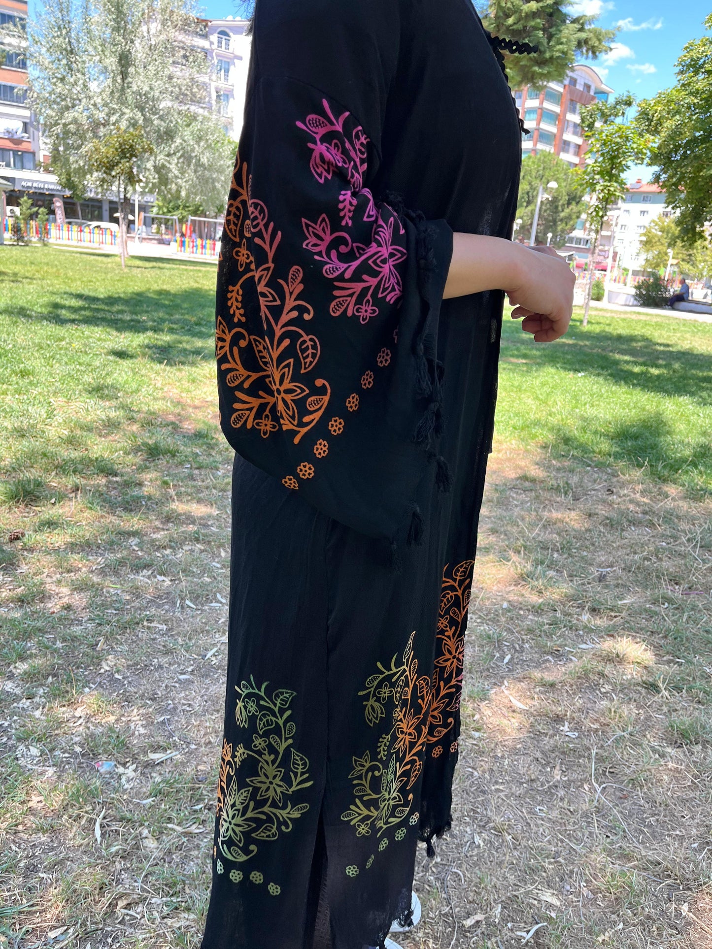 Siyah Renkli Çiçek Desenli Kaftan Kimono