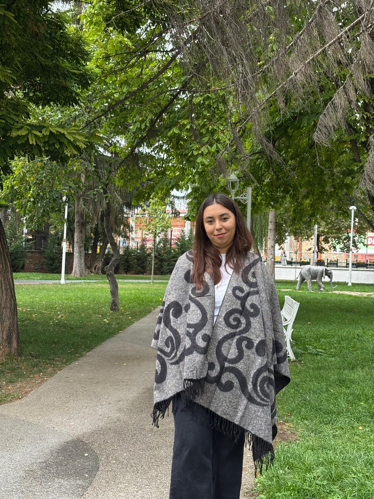 Kadın Çift Taraflı Salaş Panço– Kalın, Sıcak Tutucu ve İki Renkli Kışlık Omuz Şalı