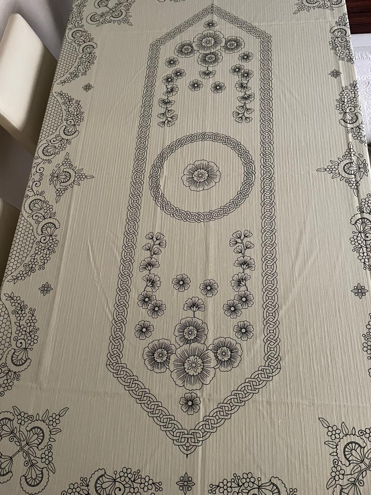 Dikdörtgen Masa Örtüsü – Klasik Desenli, Şık & Dayanıklı