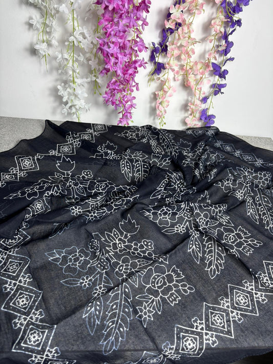 Siyah Zeminli Çiçek Desenli Tülbent Yazma