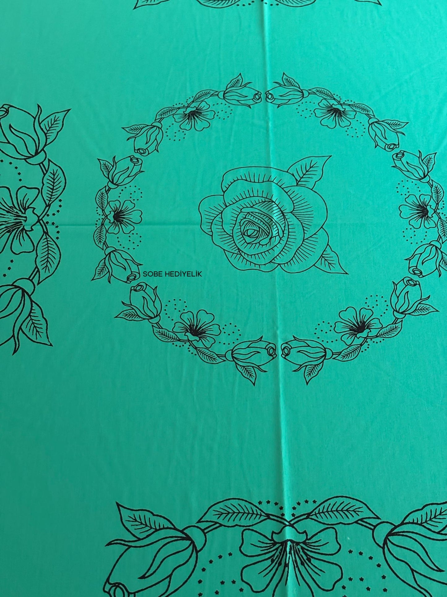 Dikdörtgen Masa Örtüsü – Çiçek Desenli, Kolay Temizlenir