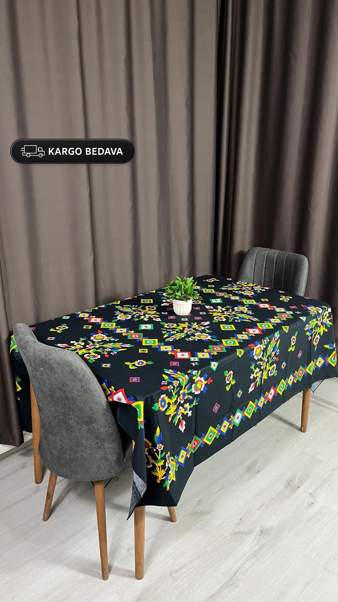 Yöresel Çiçek Desenli 170x170 Kare Masa Örtüsü - Siyah