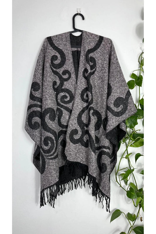 Çift Taraflı Yünlü Desenli Kadın Panço