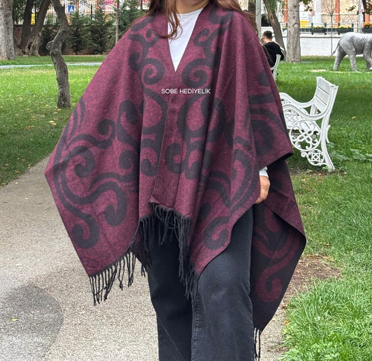 Bordo Çift Taraflı Yünlü Desenli Kadın Panço