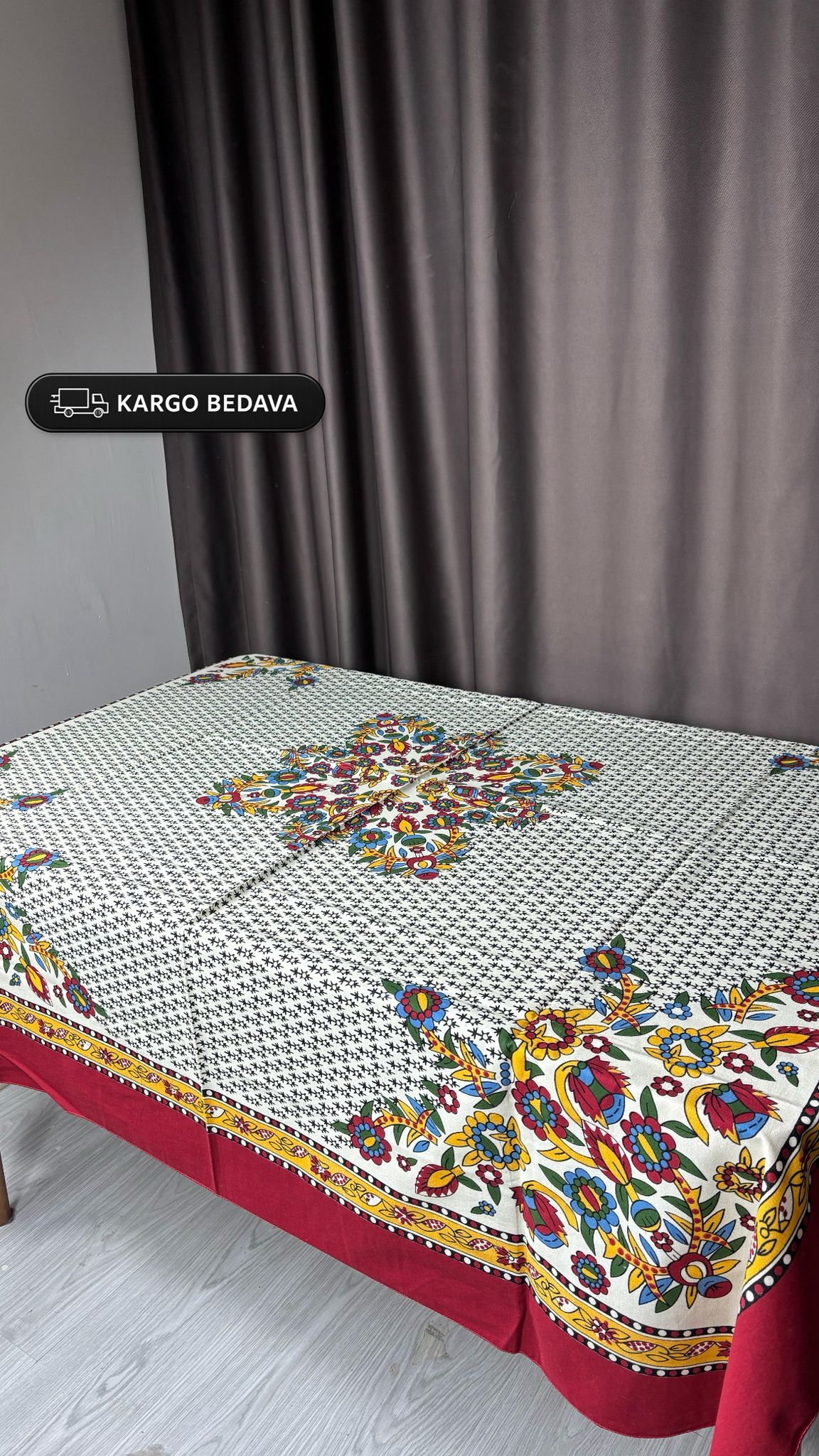 Etnik Desenli Beyaz Kare Masa Örtüsü – Pamuklu 170×170 cm