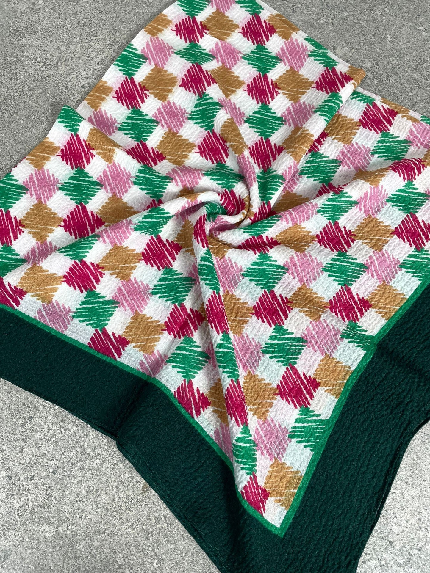 Yeşil Kraş Dokulu Renkli Geometrik Desenli Yazma