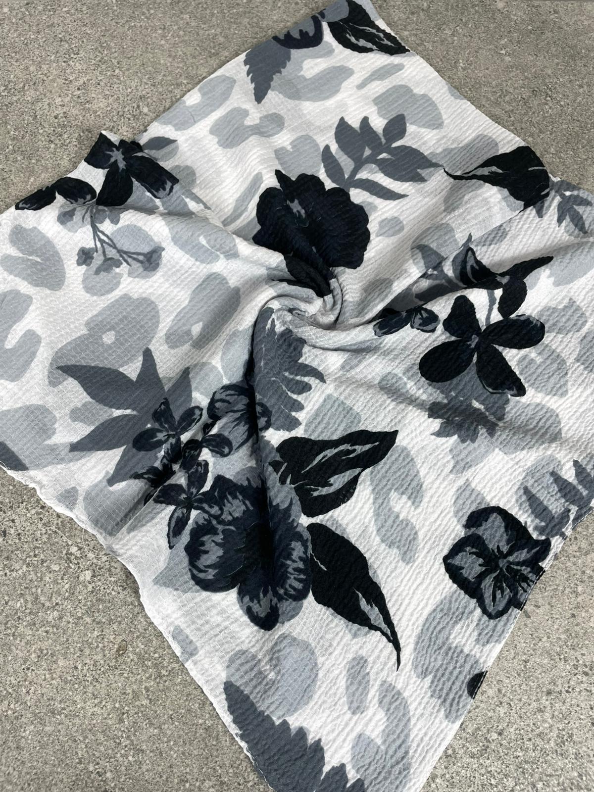 Siyah Gri Çiçek Desenli Kraş Dokulu Yazma