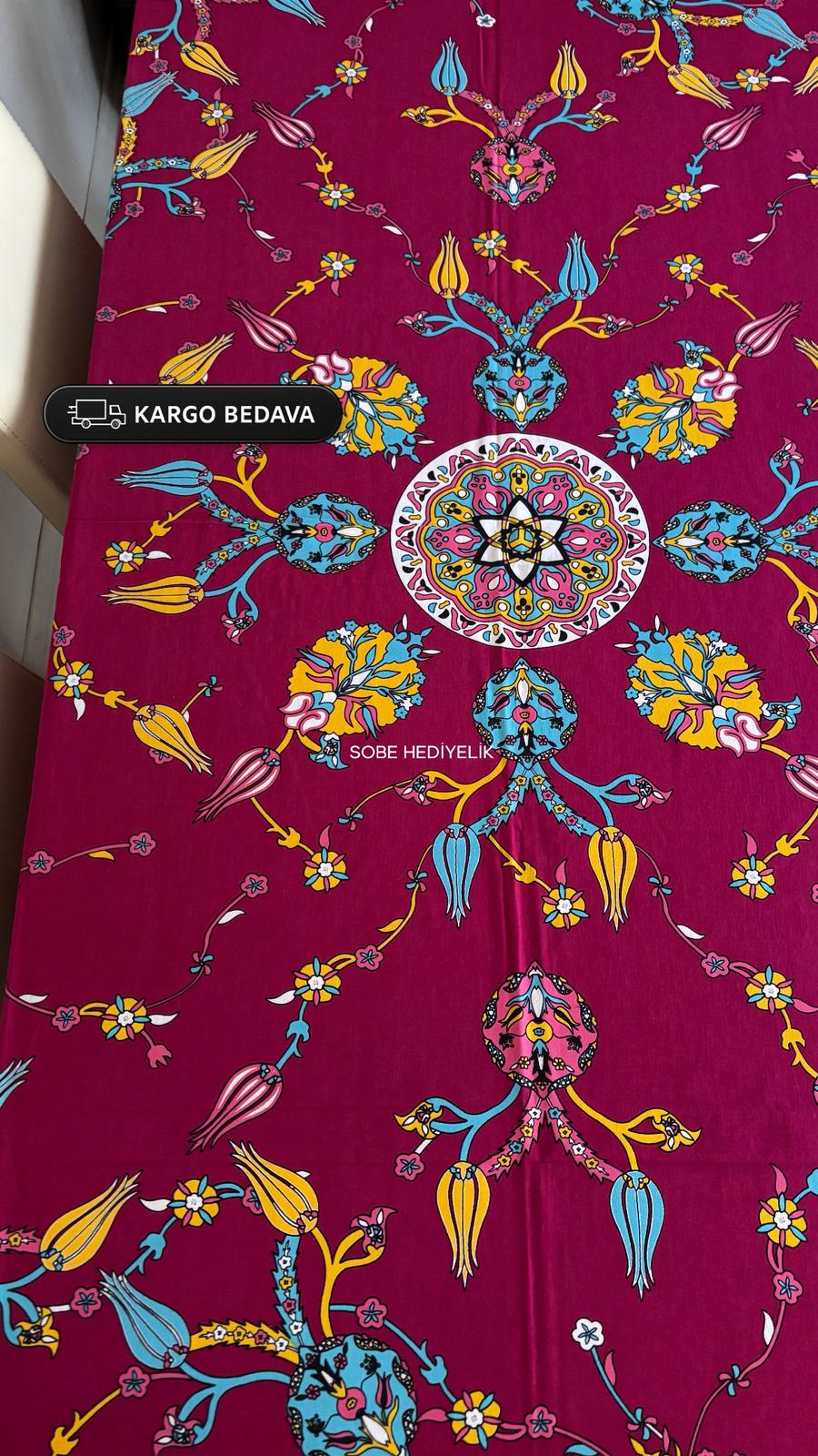 Fuşya Desenli Dikdörtgen Masa Örtüsü – 230×175 cm