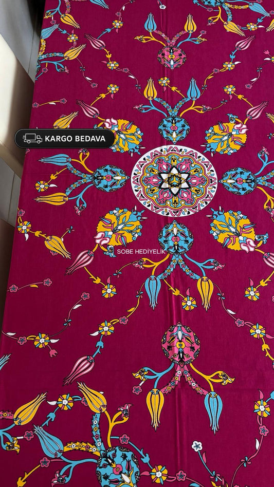 Fuşya Desenli Dikdörtgen Masa Örtüsü – 230×175 cm