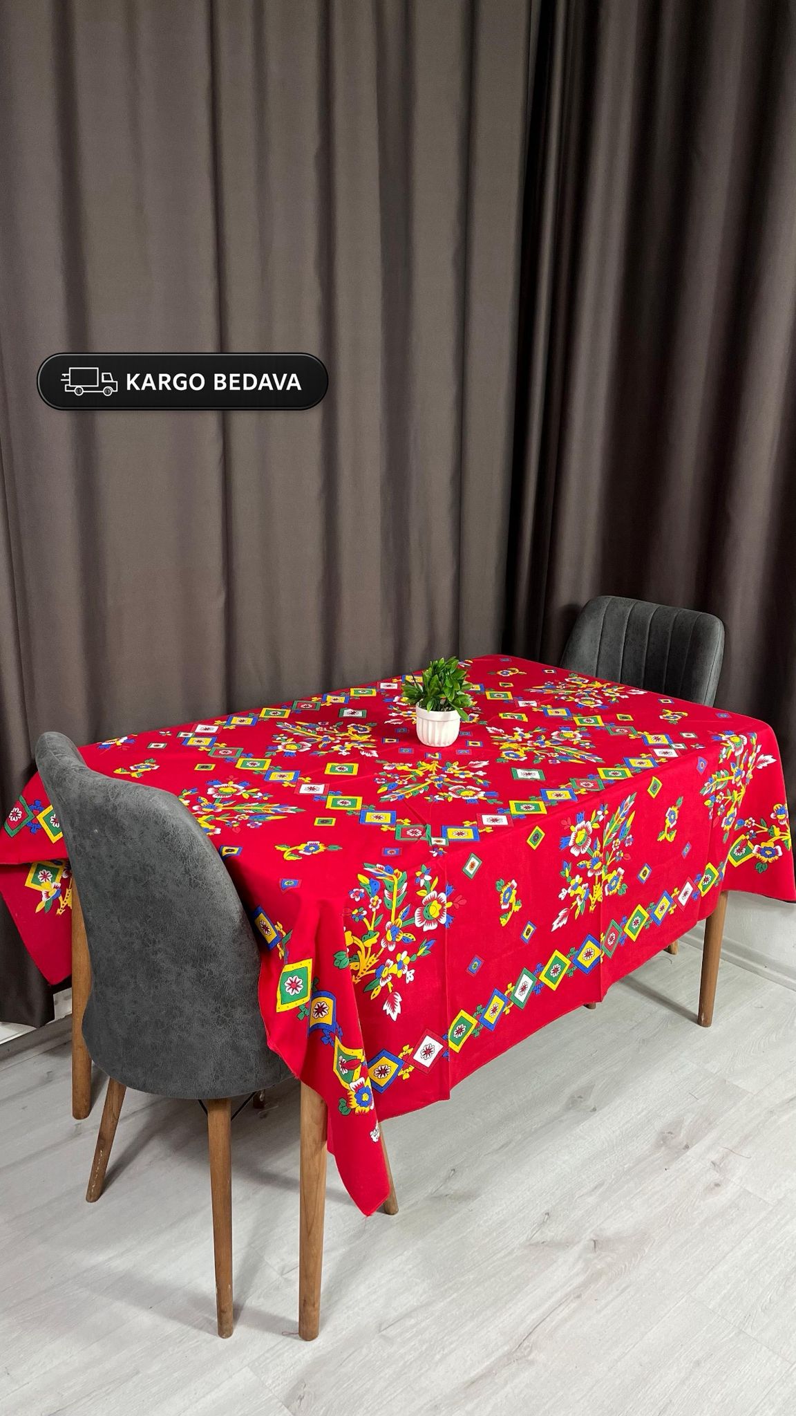 Yöresel Çiçek Desenli 170x170 Kare Masa Örtüsü - Kırmızı