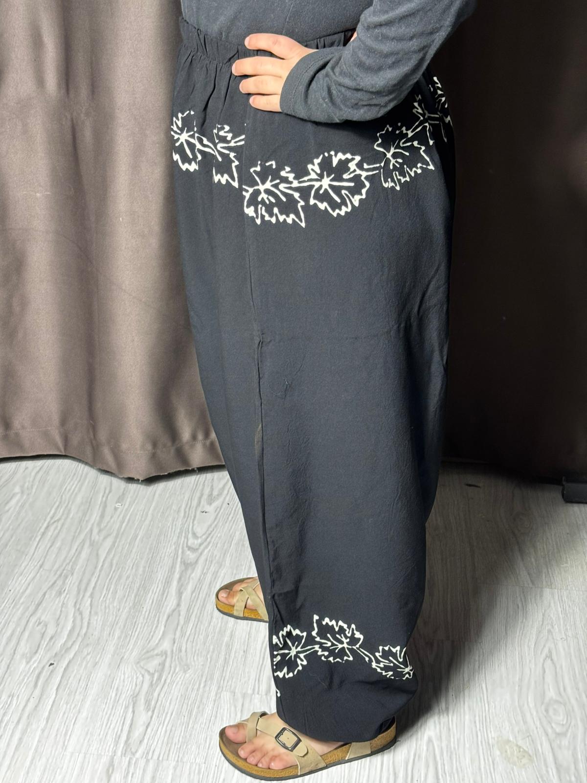 Siyah Yaprak Baskılı Şalvar Pantolon