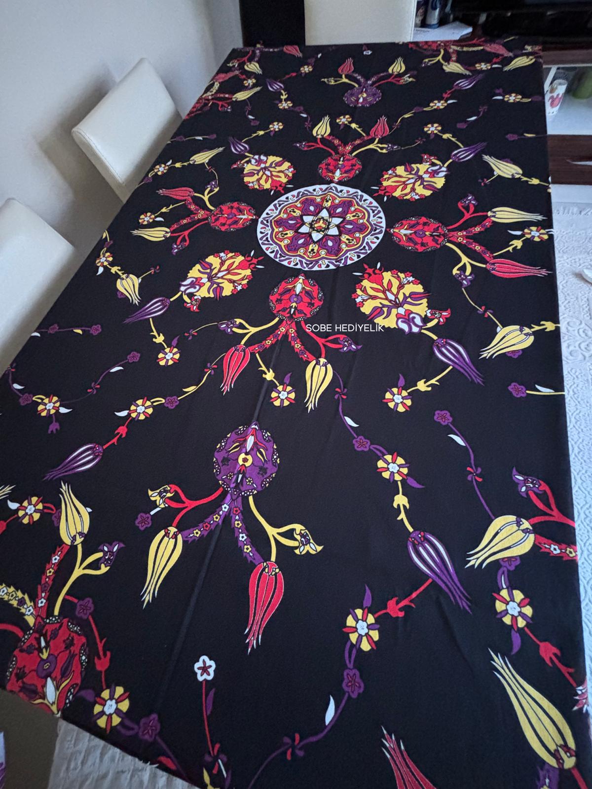 Siyah Etnik Motifli Dikdörtgen Masa Örtüsü – 230×175 cm