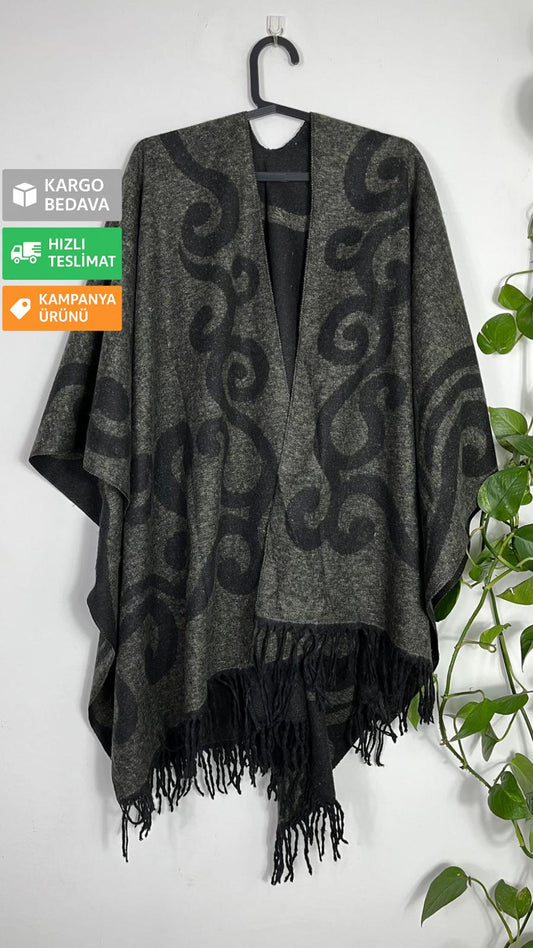 Çift Taraflı Yünlü Desenli Kadın Panço