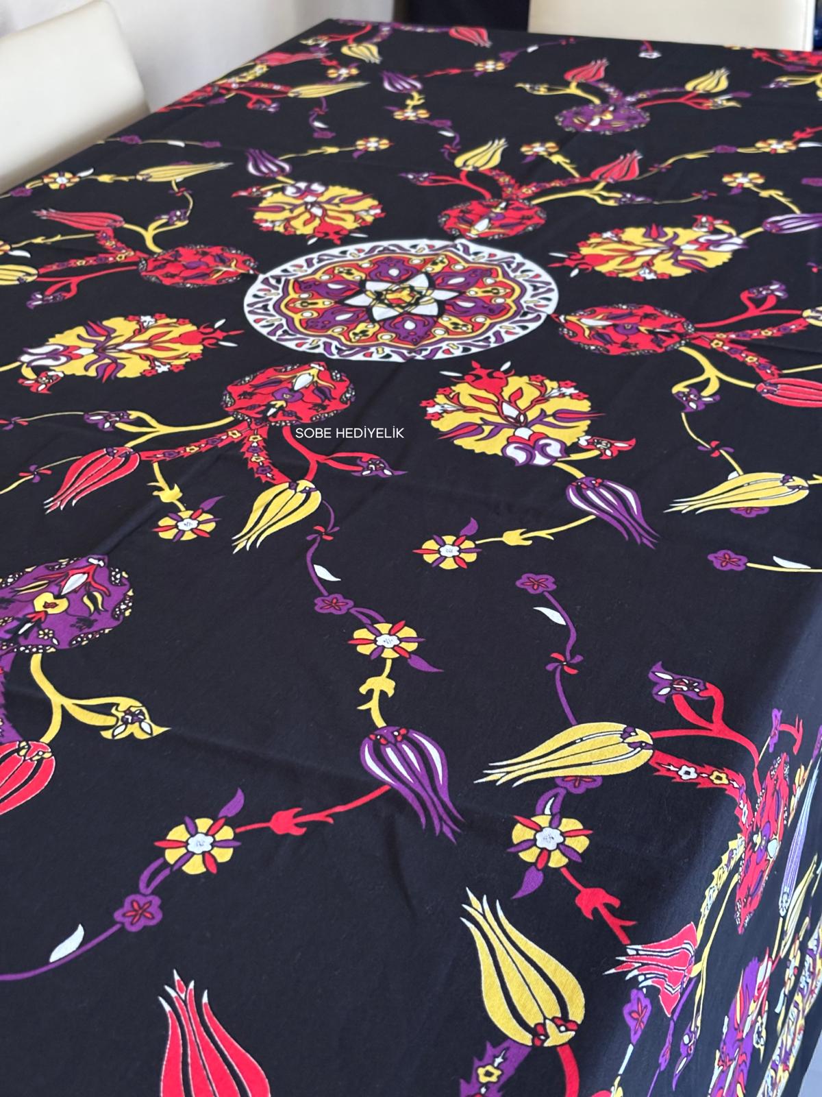 Siyah Etnik Motifli Dikdörtgen Masa Örtüsü – 230×175 cm