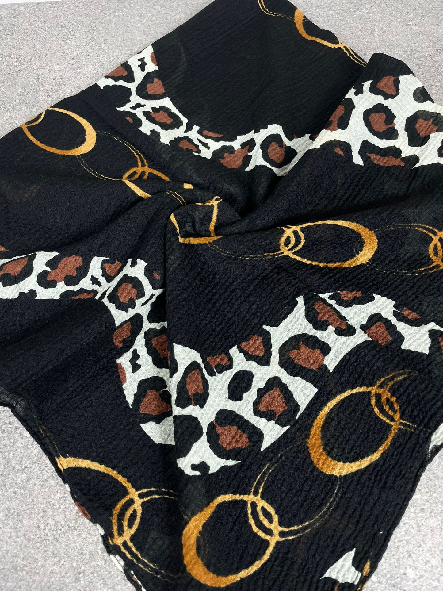 Siyah Leopar Desenli Kraş Dokulu Yazma