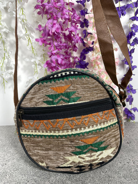 Etnik Desenli Yuvarlak Kilim Çanta