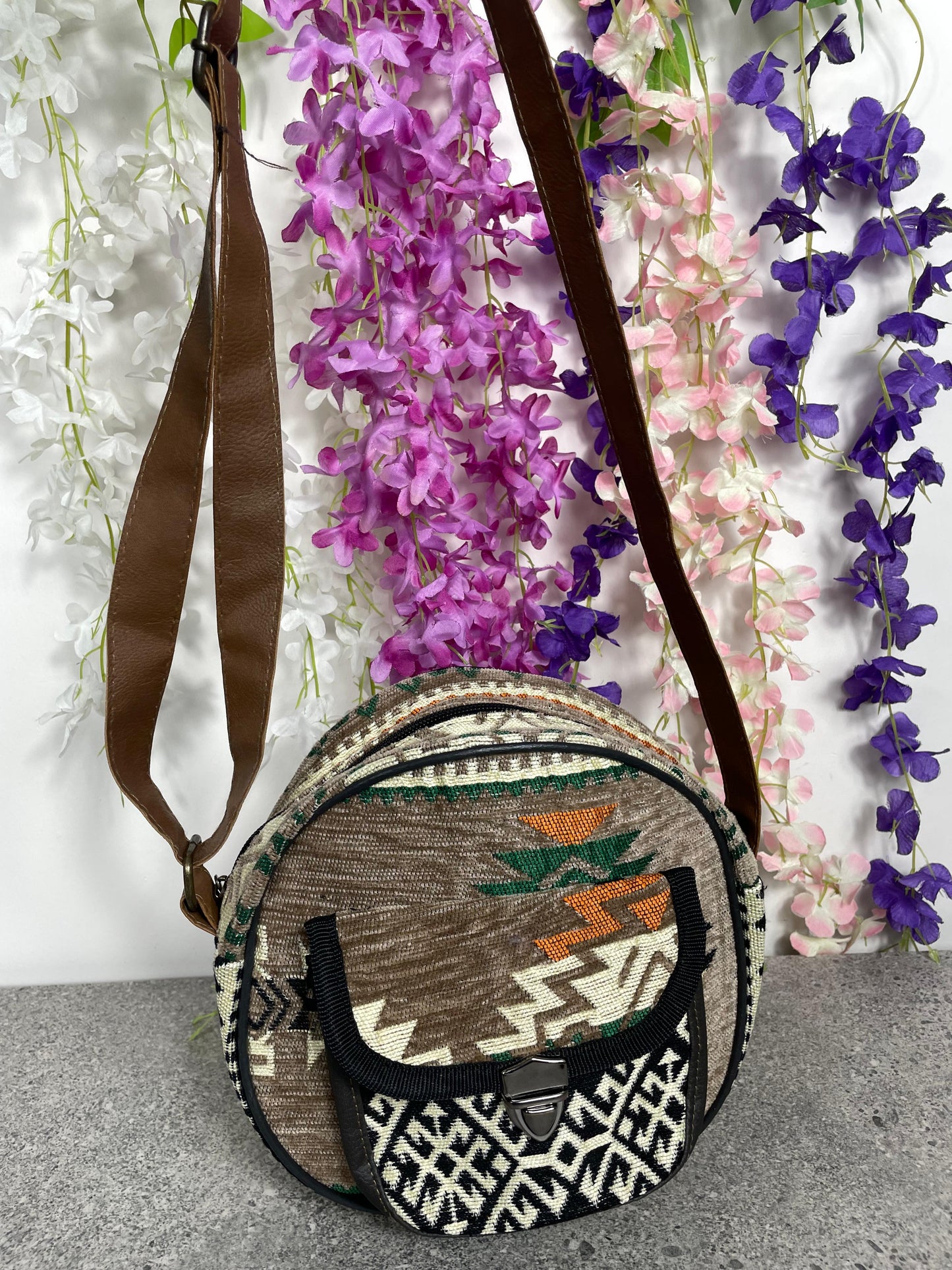 Etnik Desenli Yuvarlak Kilim Çanta