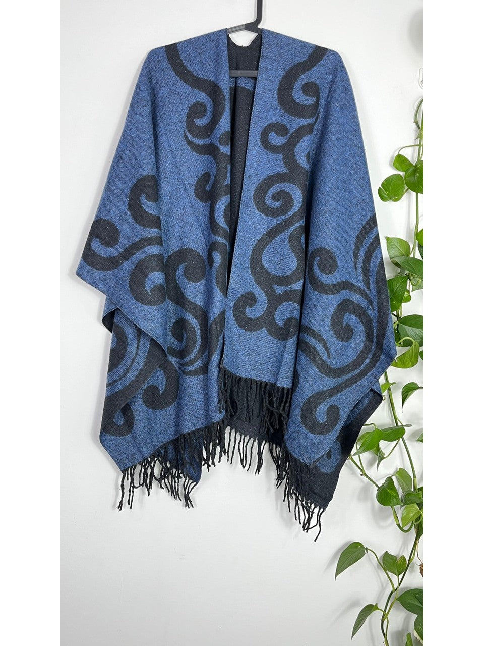 Kadın Çift Taraflı Salaş Panço– Kalın, Sıcak Tutucu ve İki Renkli Kışlık Omuz Şalı