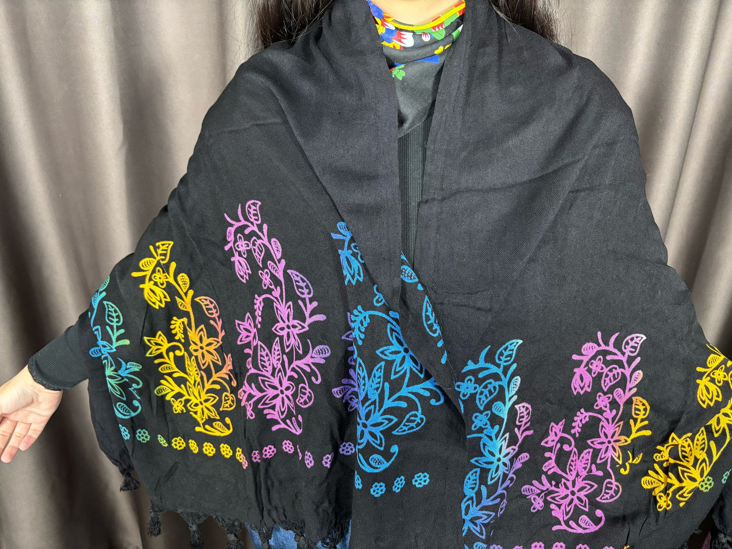 Siyah Batik Baskılı Pamuklu Şal