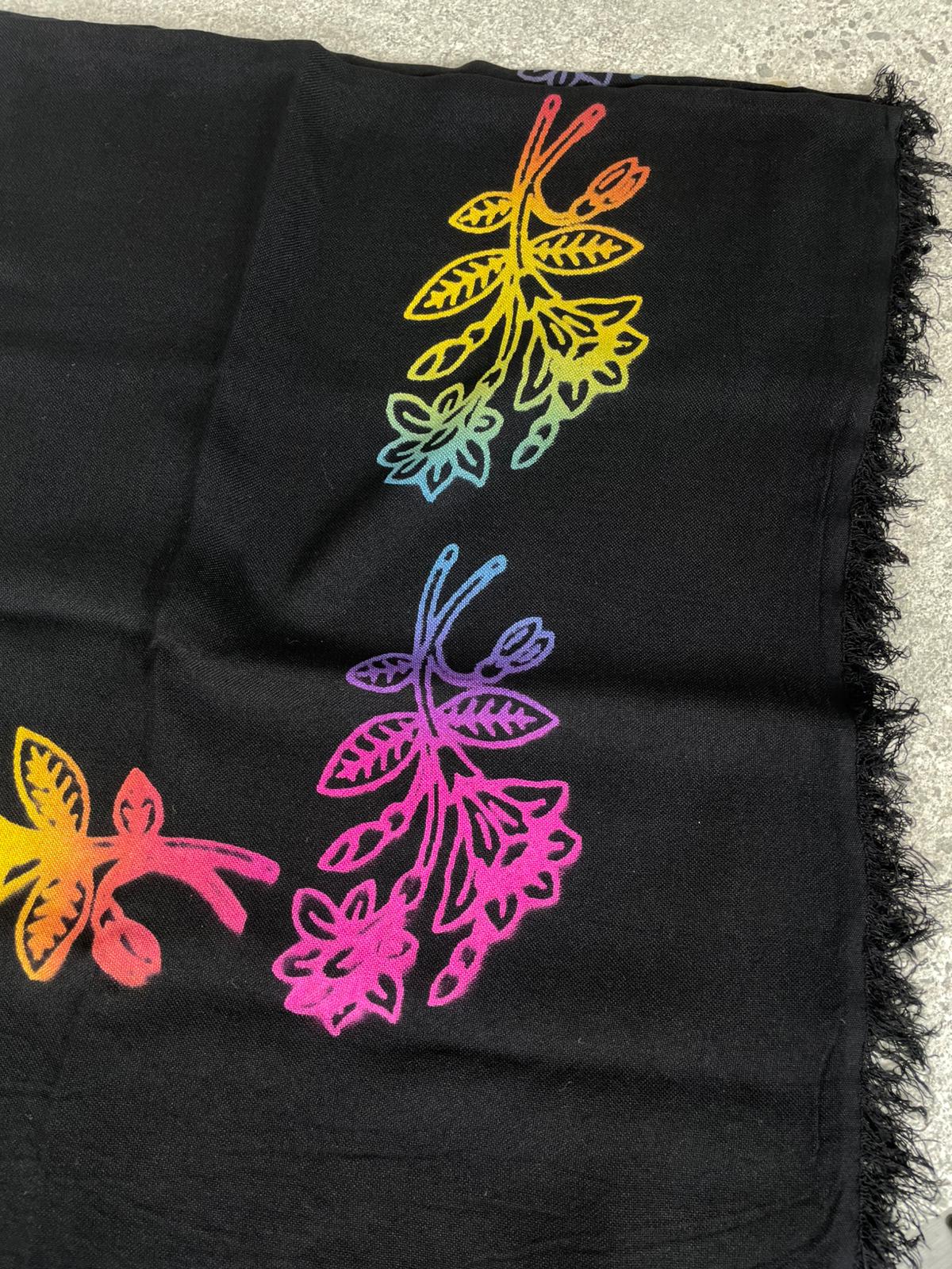 Siyah Renkli Çiçek Desenli Püsküllü Pamuklu Yazma