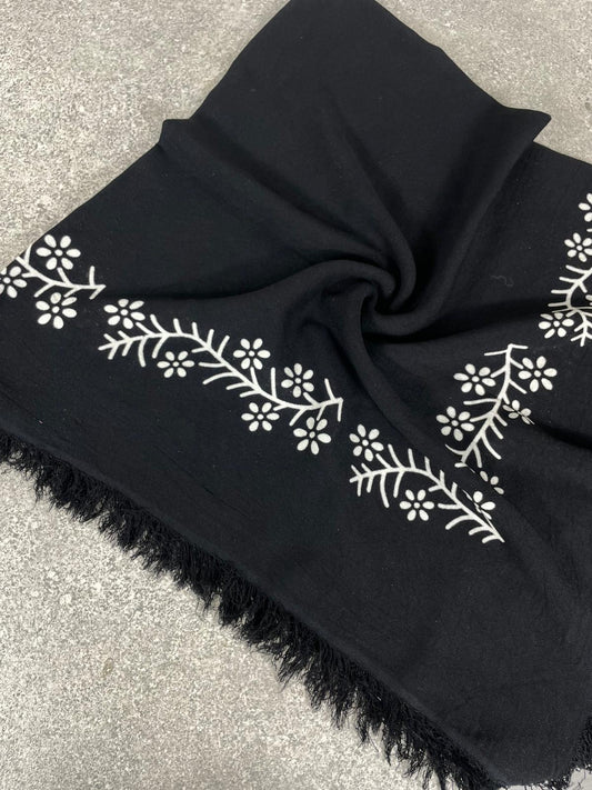 Siyah Çiçek Desenli Püsküllü Pamuklu Yazma