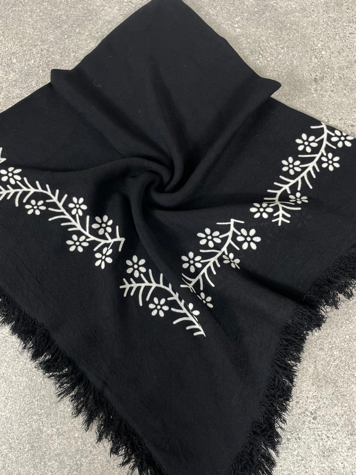 Siyah Çiçek Desenli Püsküllü Pamuklu Yazma