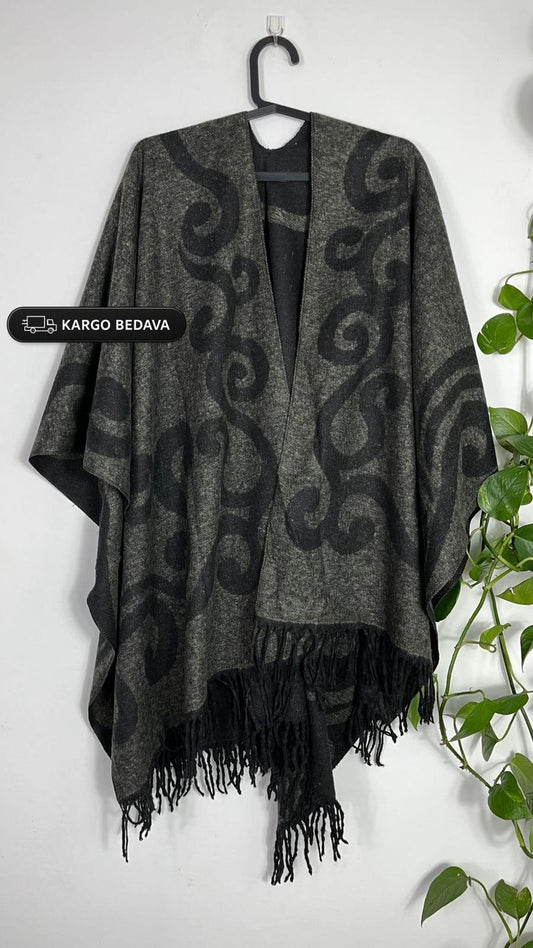 Çift Taraflı Yünlü Desenli Kadın Panço