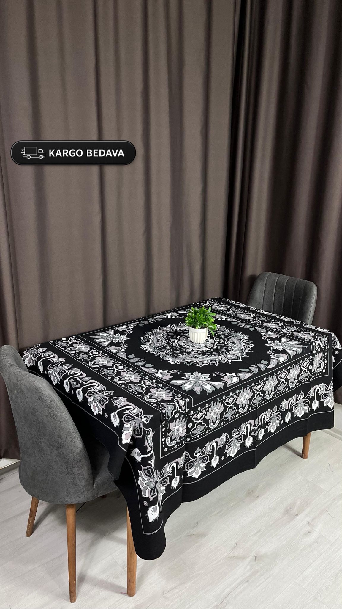Siyah Beyaz Desenli 170x170 Kare Masa Örtüsü