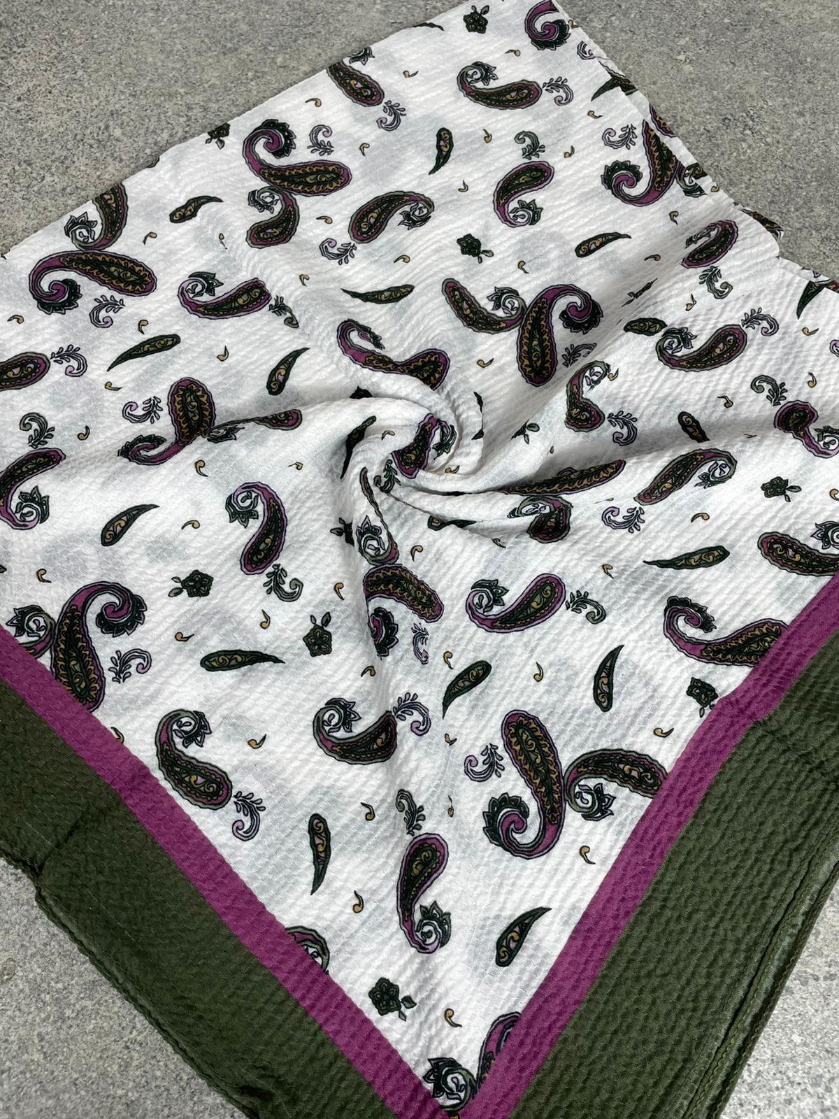 Kraş Dokulu Beyaz Zemin Paisley Desenli Yazma