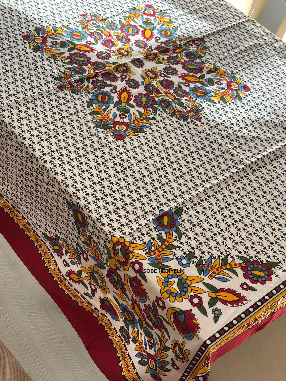 Etnik Desenli Beyaz Kare Masa Örtüsü – Pamuklu 170×170 cm