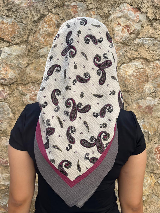 Beyaz Zemin Paisley Desenli Yazma - Gri