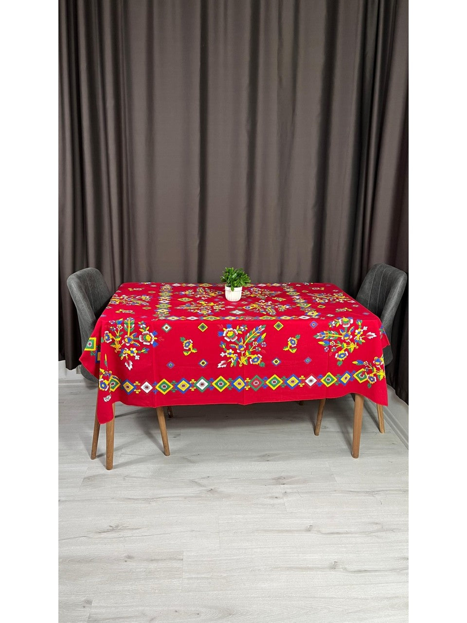 Yöresel Tokat Çiçek Desenli 170x170 Kare Masa Örtüsü - Kırmızı