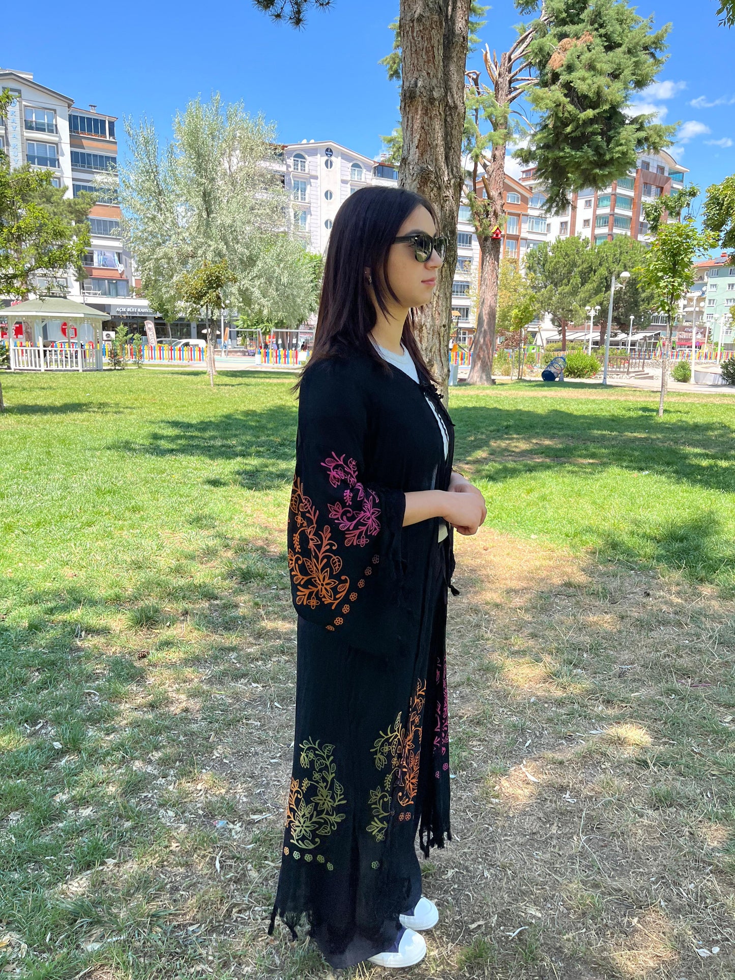 Siyah Renkli Çiçek Desenli Kaftan Kimono