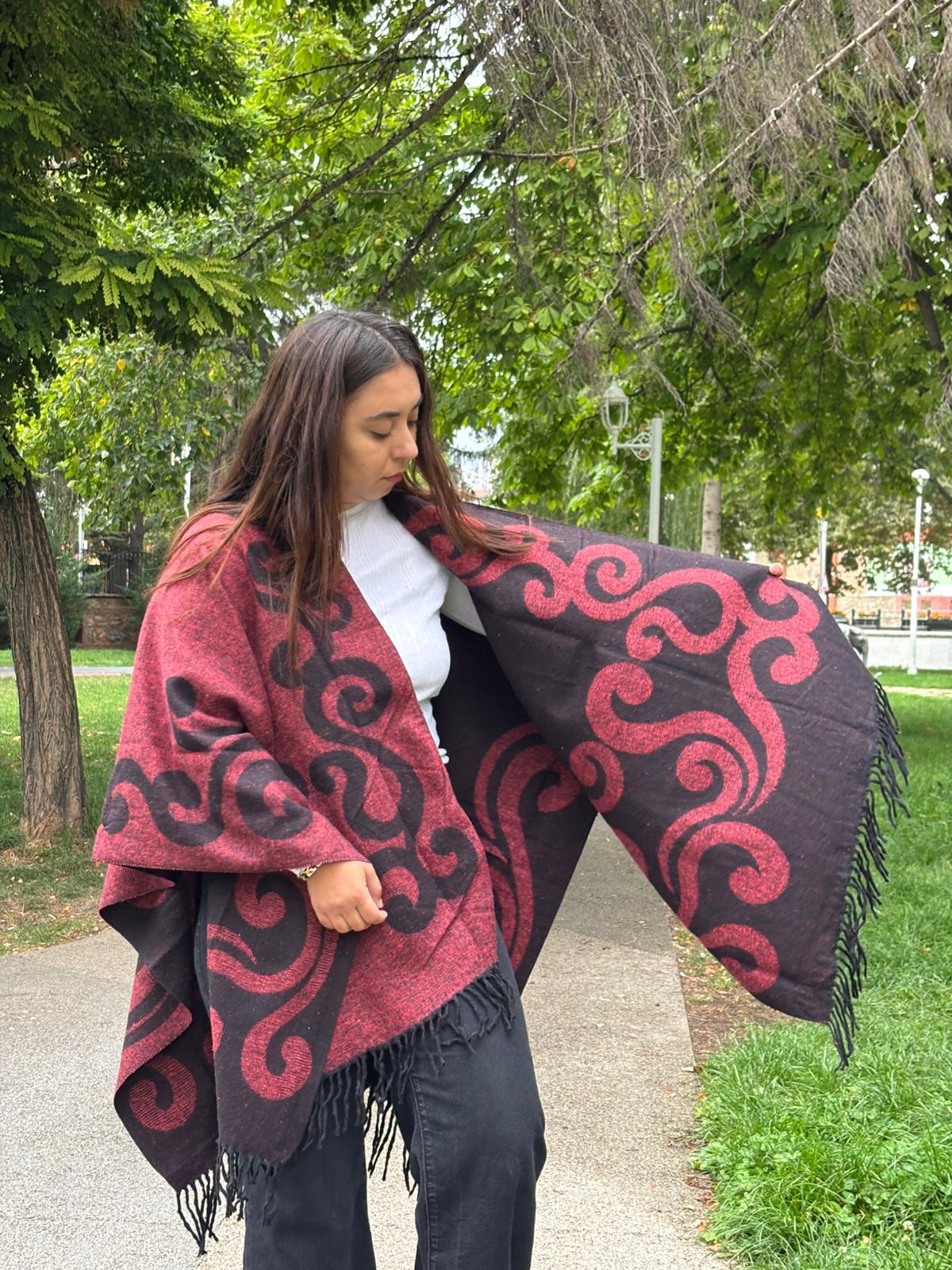 Kadın Çift Taraflı Salaş Panço– Kalın, Sıcak Tutucu ve İki Renkli Kışlık Omuz Şalı