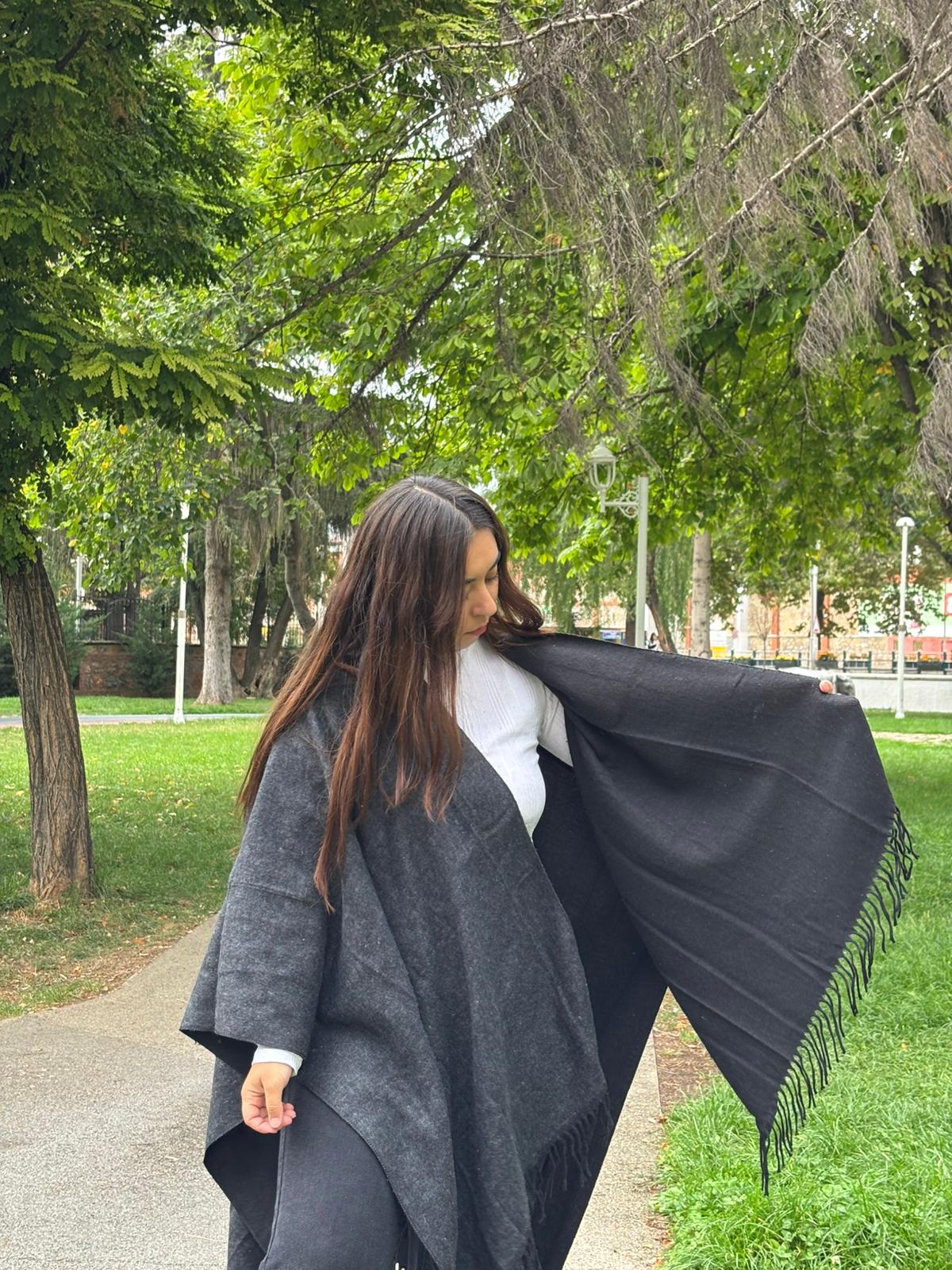 Yünlü Kumaş Kadın Panço