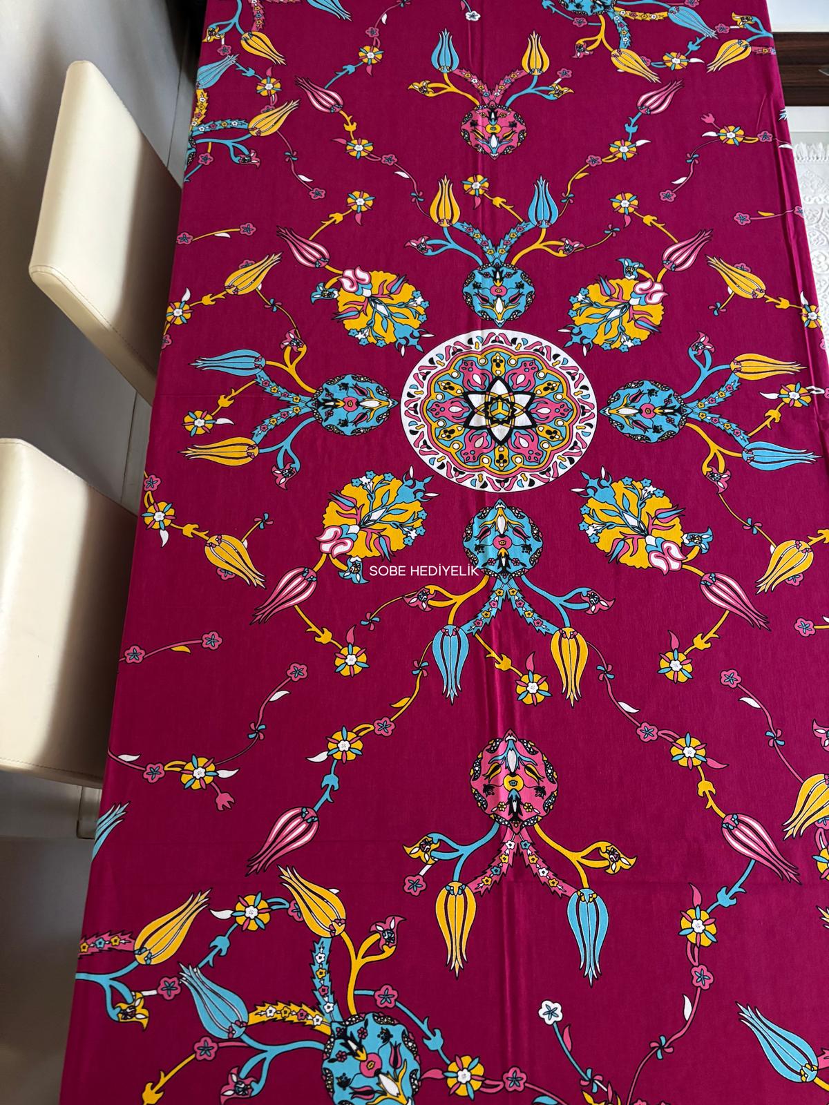 Fuşya Desenli Dikdörtgen Masa Örtüsü – 230×175 cm