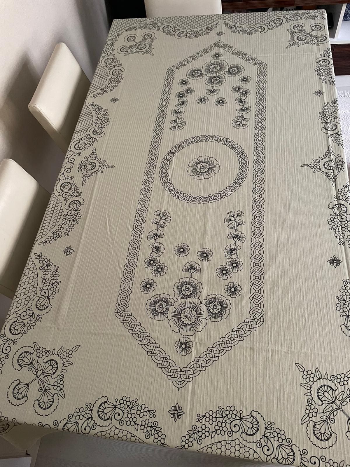 Dikdörtgen Masa Örtüsü – Klasik Desenli, Şık & Dayanıklı