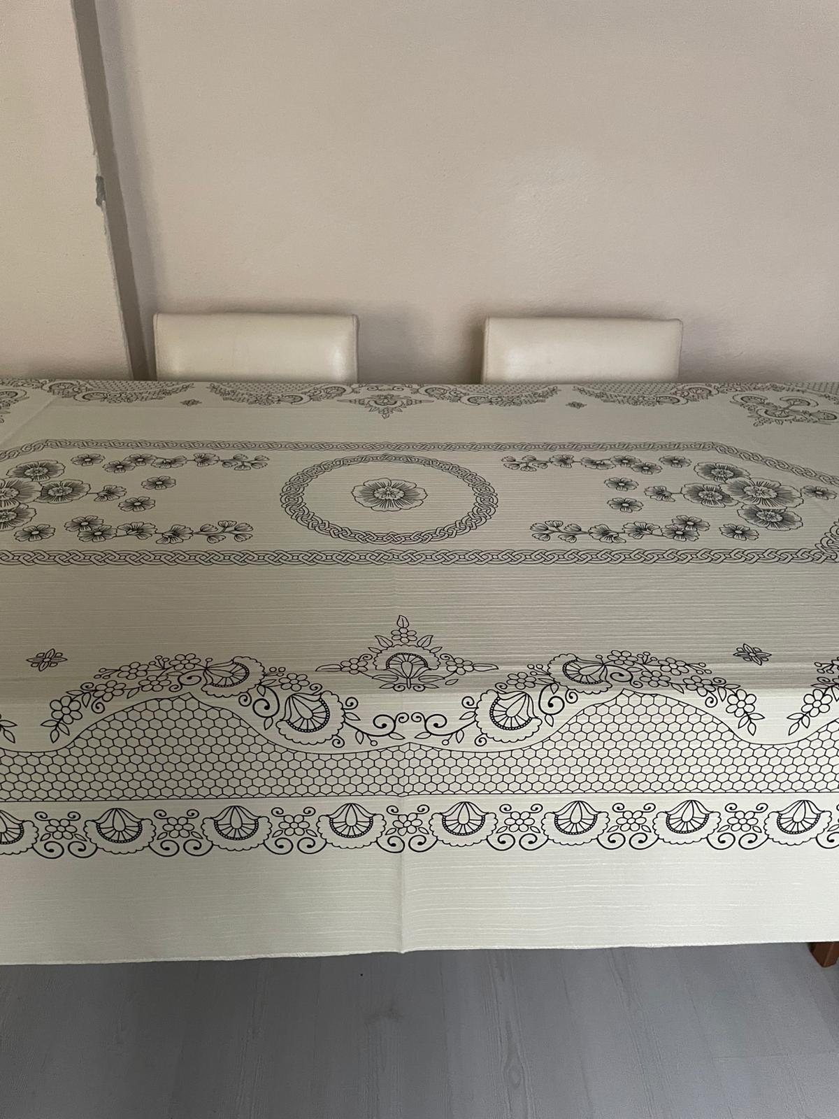 Dikdörtgen Masa Örtüsü – Klasik Desenli, Şık & Dayanıklı