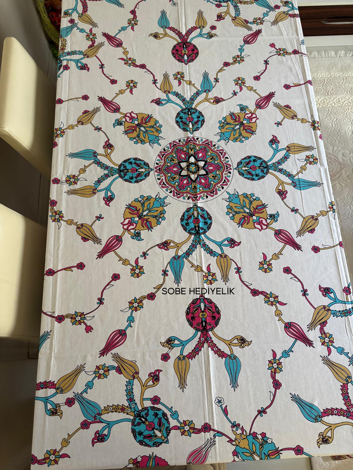 Beyaz Desenli Dikdörtgen Masa Örtüsü – 230×175 cm